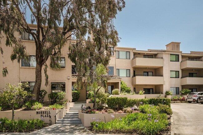 Building Photo - EPIC REA:End-Unit & Top 2 Floor (Penthouse...