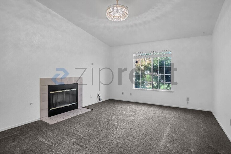 Building Photo - Unit