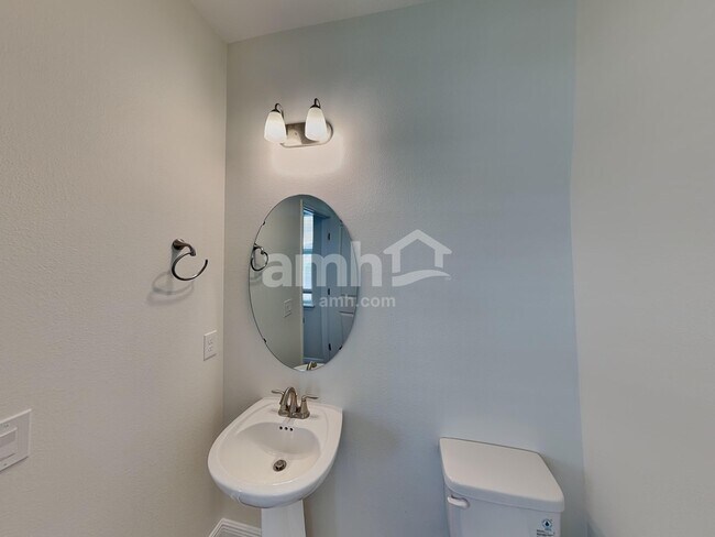 Building Photo - 1238 Sky Lks Dr