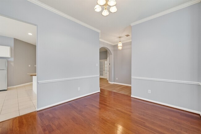 Building Photo - 23719 River Pl Dr