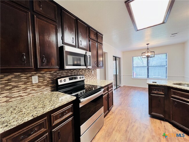 Building Photo - 1702 Fox Trail