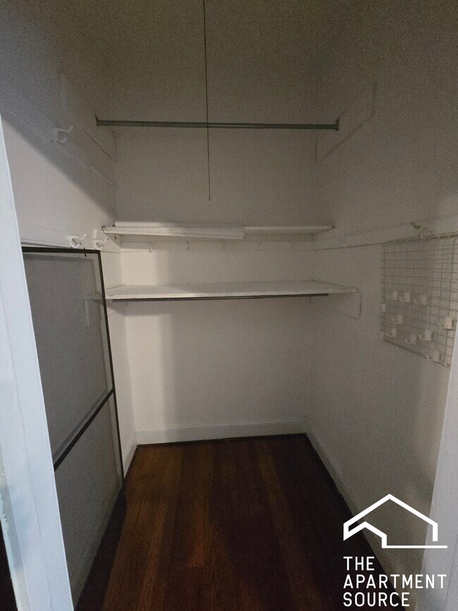 Building Photo - 1454 Oak Ave