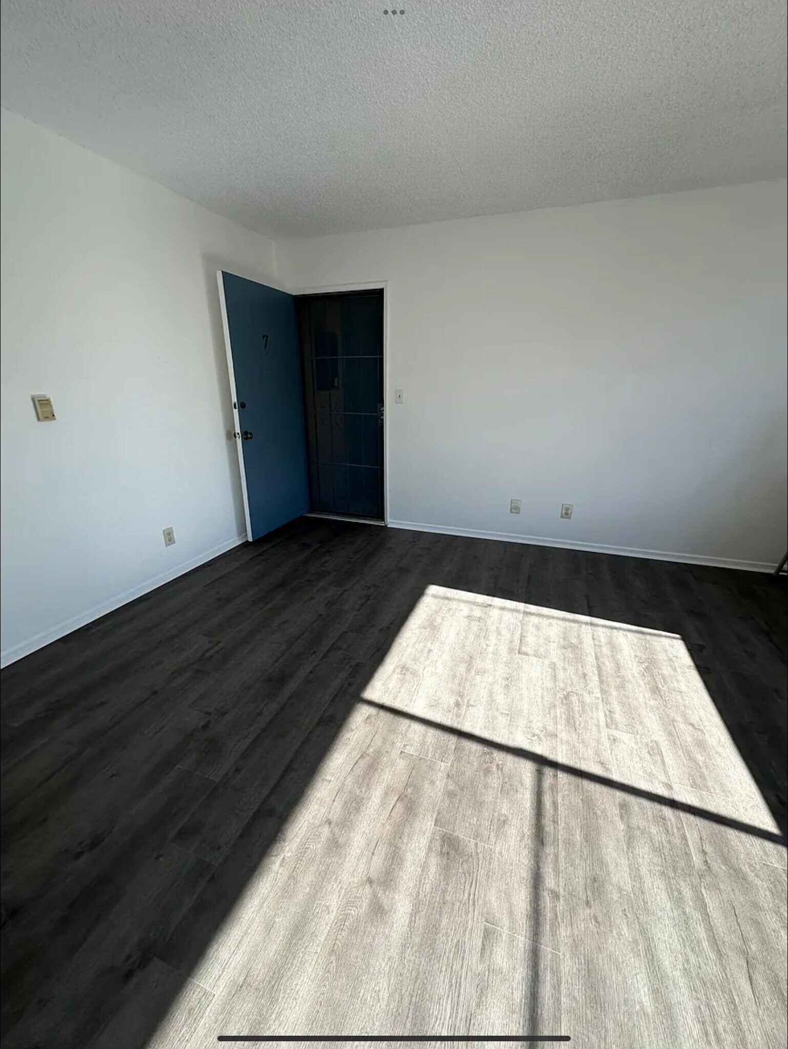 Building Photo - 4201 McLaughlin Ave