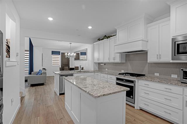 Building Photo - 2720 Parkview Pl