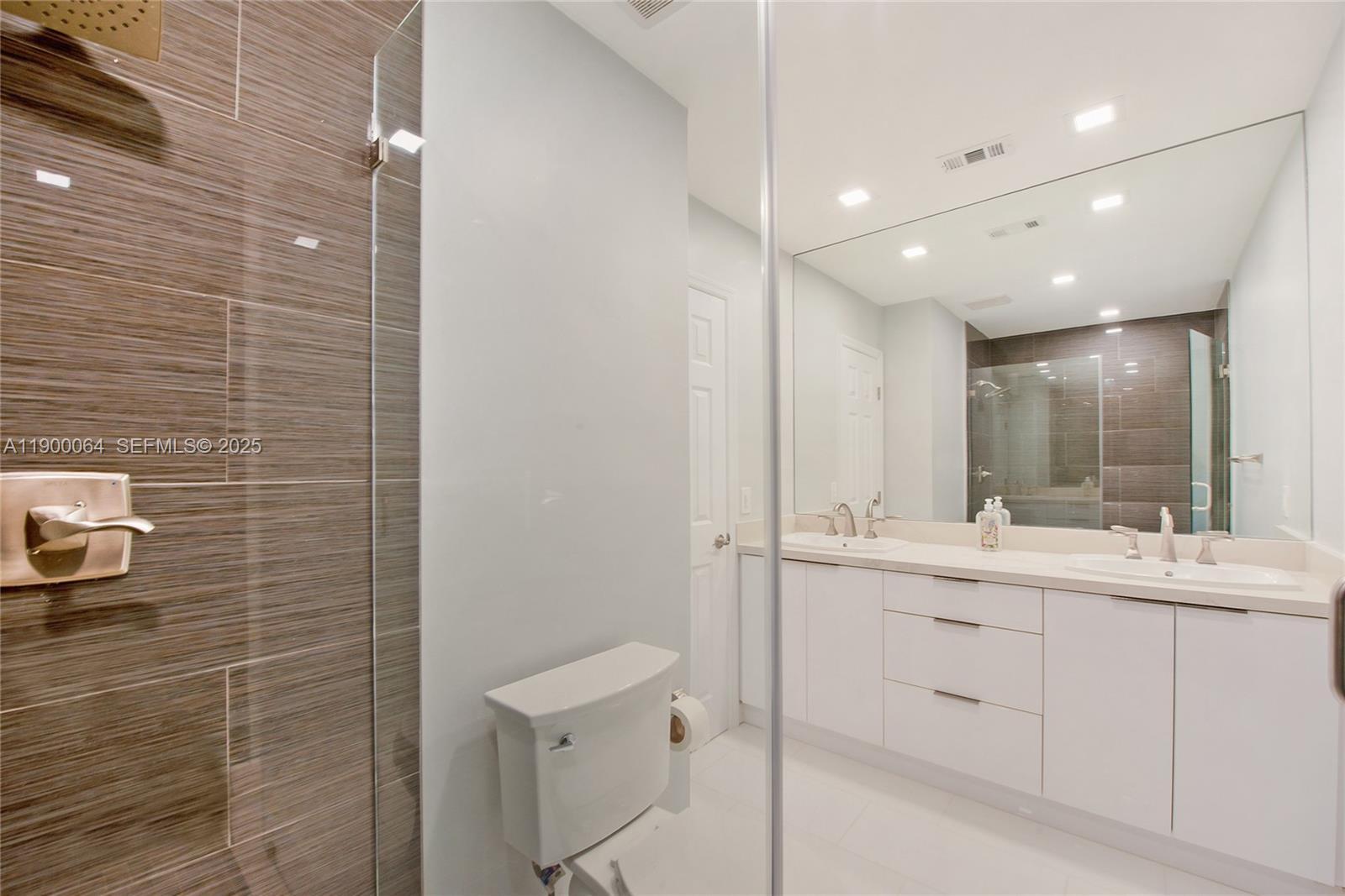 Bath - 7424 SW 106th Pl