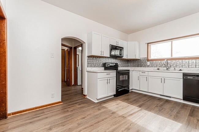 Building Photo - Single Family Home