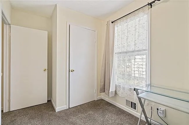 Building Photo - Spacious 3 Bed, 2 Bath Home with 1-Car Garage Near Downtown Kansas City