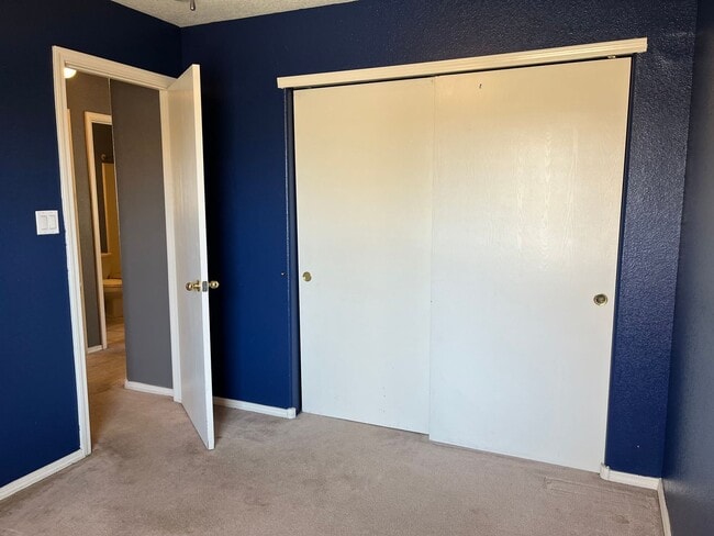 Building Photo - Cozy 3 Bedroom 2 Bathroom Home In The NW!