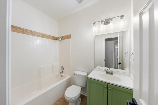 Building Photo - 923 Shirefield Ln