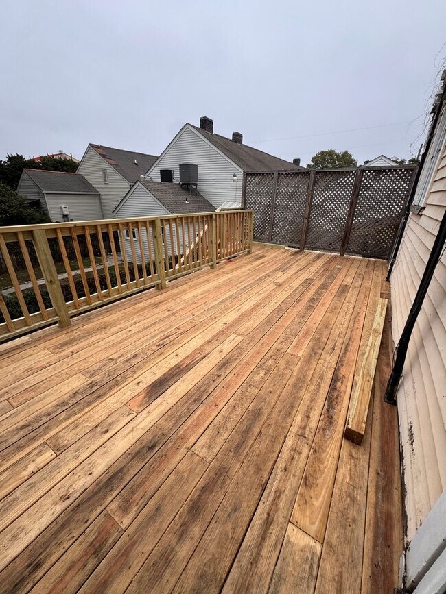 Building Photo - 3115-3115 Constance St