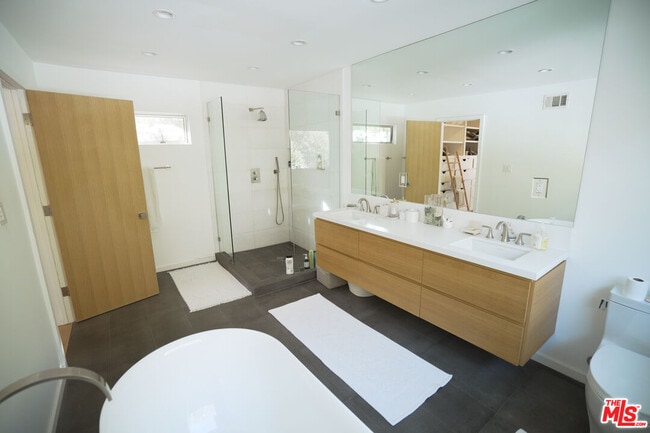 Building Photo - 2690 Zorada Dr