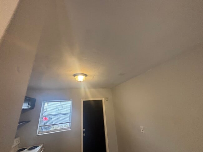 Building Photo - 812 10th St