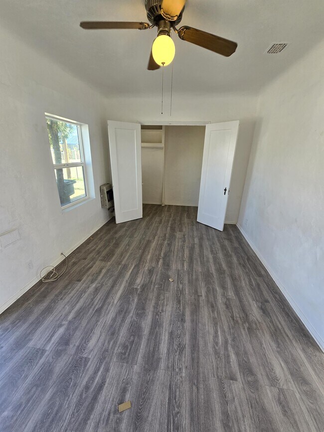 Building Photo - 818 S Arizona Ave