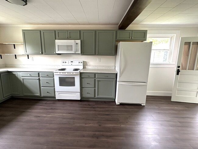 Building Photo - IMMACULATE, completely remodeled, one leve...