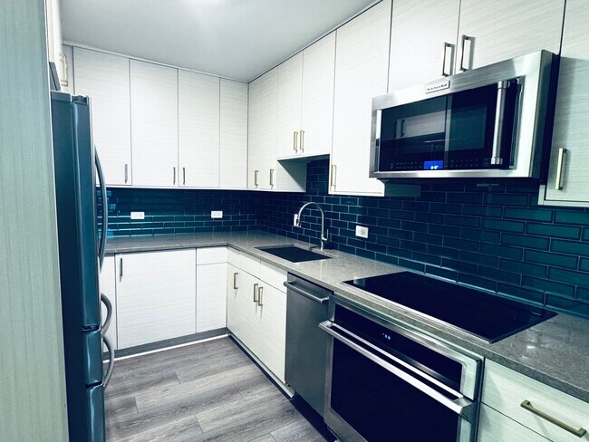 Building Photo - 5320 N Sheridan Rd