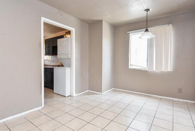 Building Photo - 8405 Wilcrest Dr