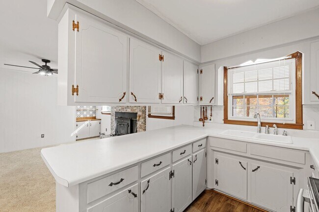 Building Photo - Charming 3 Bedrooms, 1.5 Bath Ranch Home Minutes From Lake Cooley