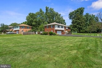 Building Photo - 17479 QUEEN ELIZABETH Dr