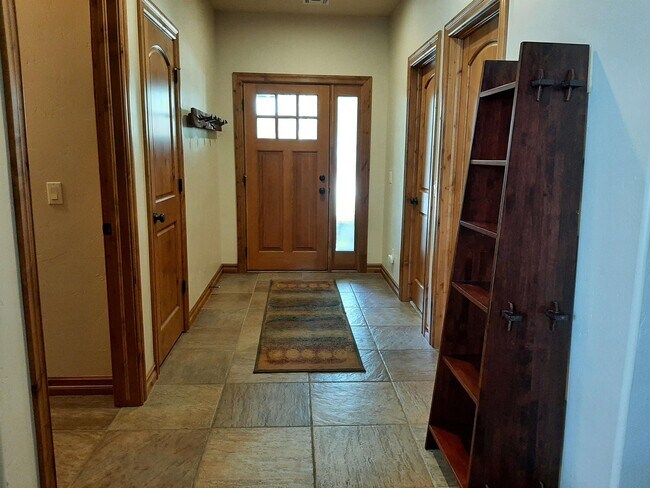Building Photo - 135 Eaton Dr