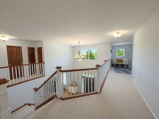 Building Photo - Rare executive rental in chanhassen! 5 beds no upgrade left behind!!!