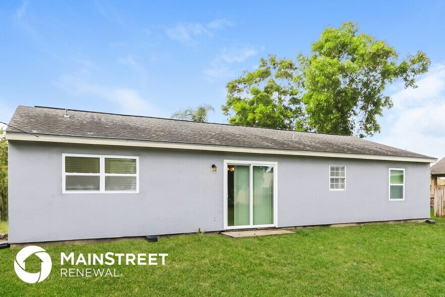 Building Photo - 2831 SE Melaleuca Blvd