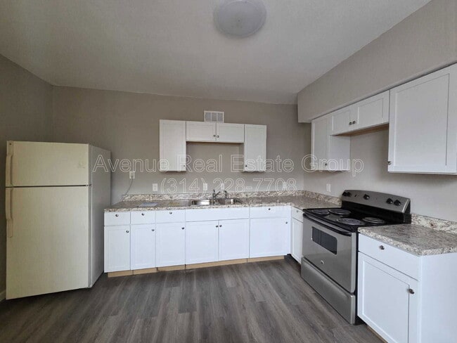 Building Photo - 1131 N Florissant Rd