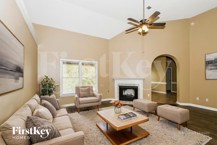 Building Photo - 844 Tropicana Dr E