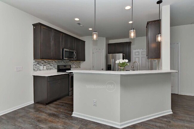Building Photo - Sought-after 3BR/2.5BA Townhome in Desirab...