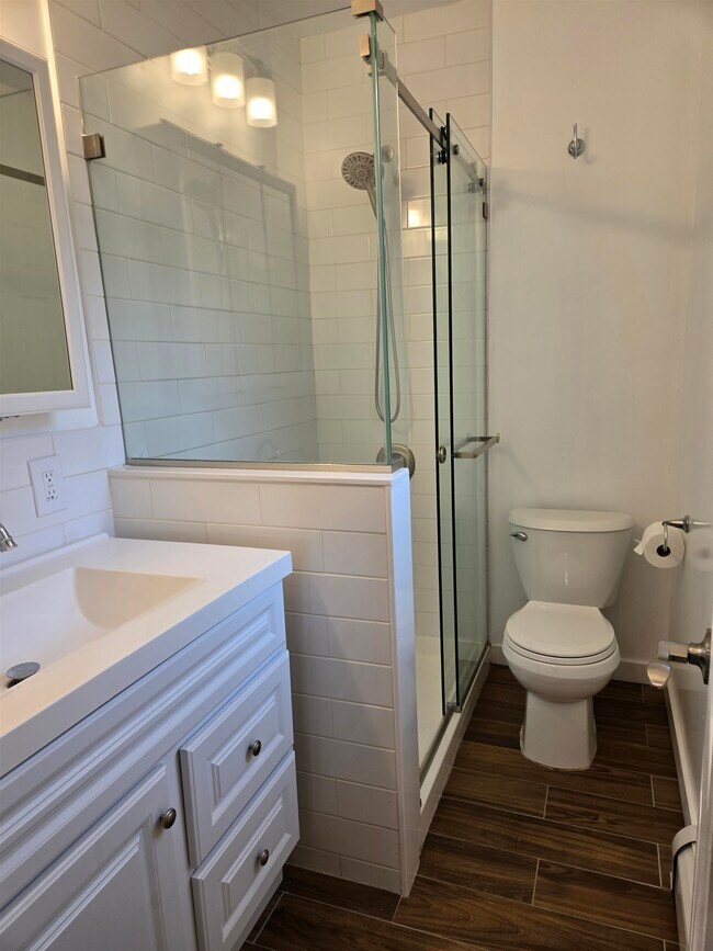 Building Photo - 120 68th St