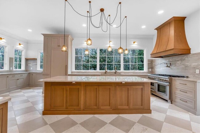 Building Photo - 115 Mount Paran Ridge