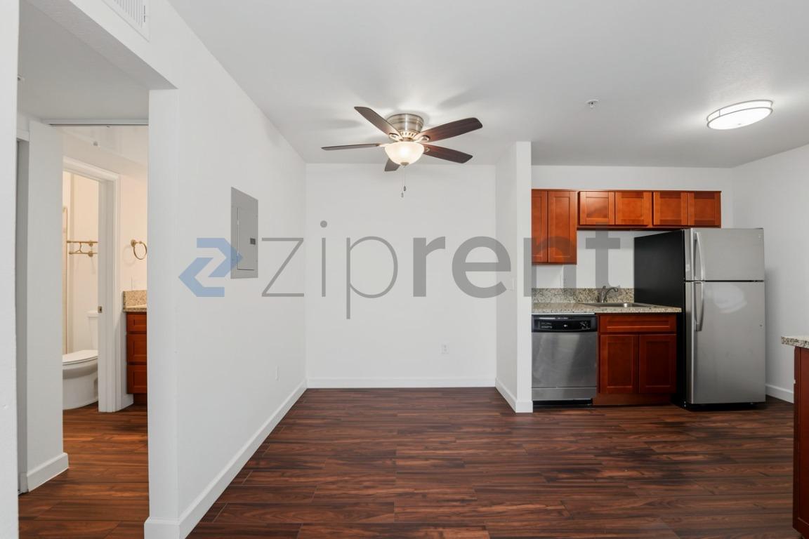 Building Photo - Unit B205
