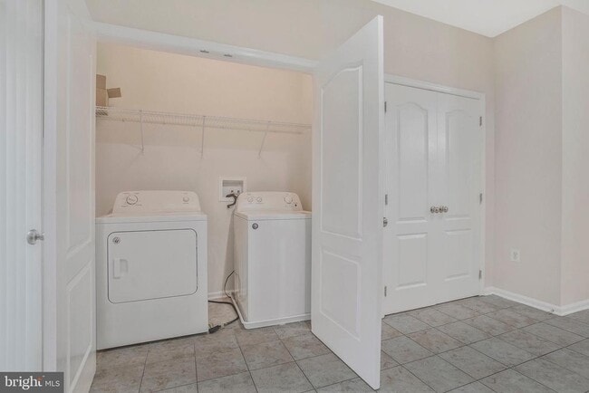 Building Photo - 1612 Fernwood Dr