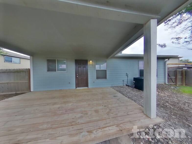 Building Photo - 160 Hanging Moss Dr