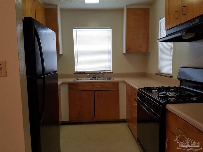 Building Photo - 308 E Strong St