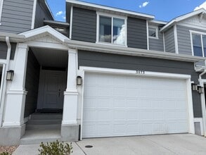Building Photo - Beautiful, Like-New Townhome in Spanish Fork | 4 Bed, 3.5 Bath | Finished Basement with Kitchen |...