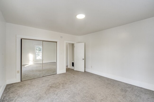 Building Photo - 155 W Walnut St