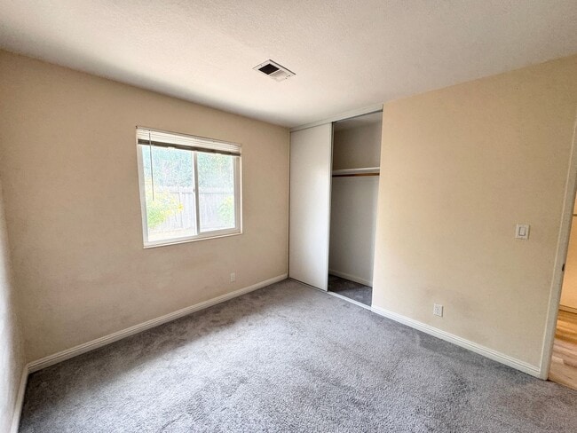 Building Photo - Perfect Shape Single Family Home in Dublin with many upgrades