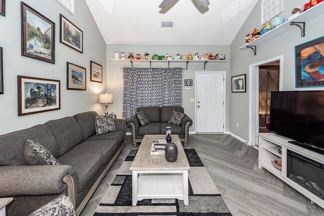 Building Photo - 7988 Shadow Oak Dr