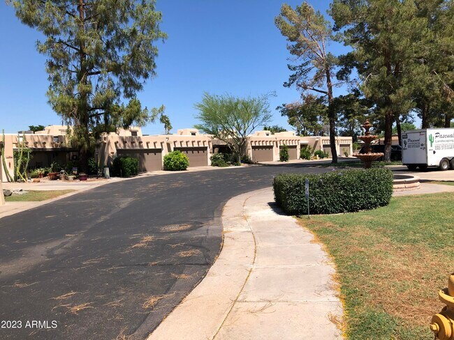 Building Photo - 6527 N 13th Dr