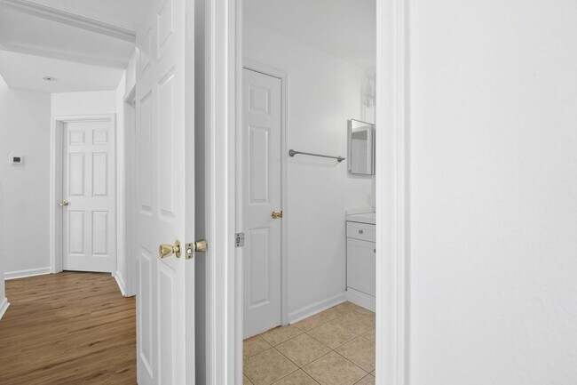 Building Photo - Half Off First Month's Rent! Nicely Update...