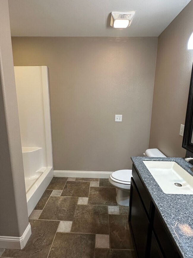 Building Photo - 4 Bed 2 Bath FOR RENT in Waynesville