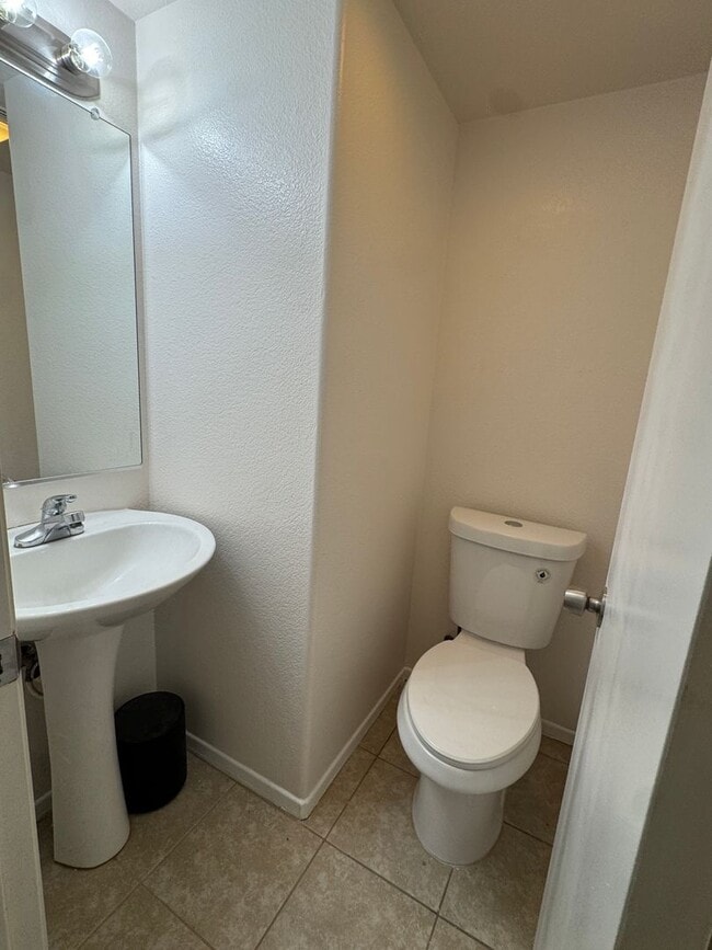 Building Photo - Amazing House For Rent