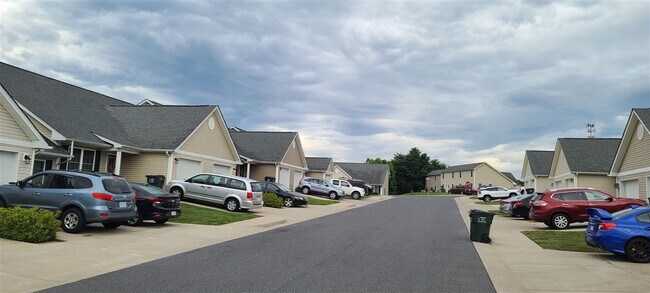 Building Photo - 18 Paige Dr