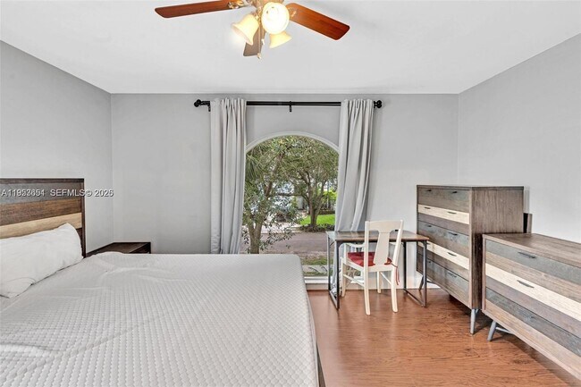 Building Photo - 10301 Panama St