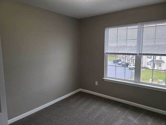 Building Photo - 3 Bedroom Townhome for Rent in Waynesboro