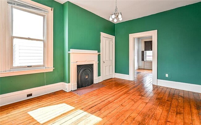 Building Photo - 617 Avery St