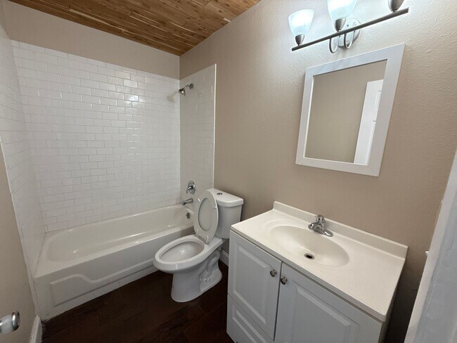 Building Photo - JCR1 - 5445