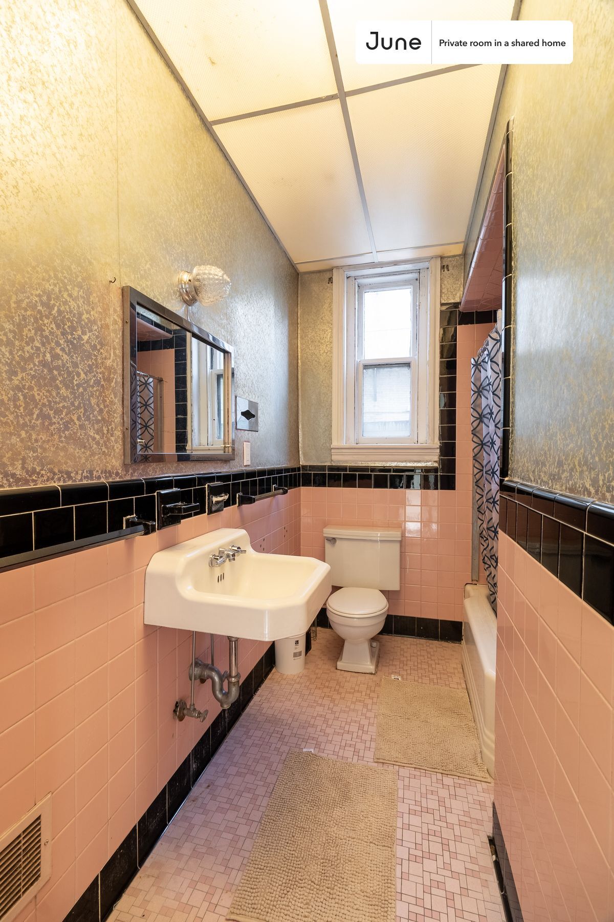 Building Photo - Room in Shared 4 bed/1.5 bath home
