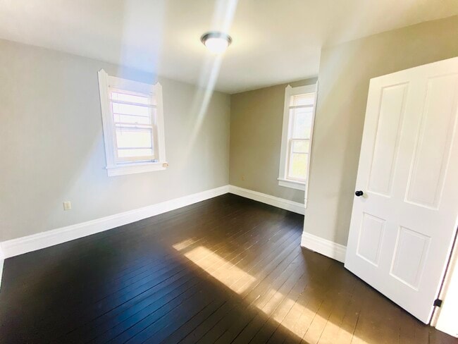 Building Photo - 140 Milan St S