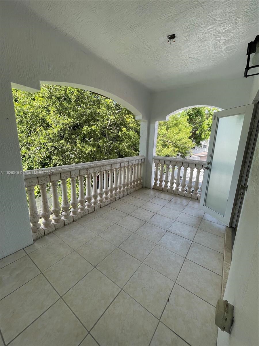 Building Photo - 3350 SW 25th St